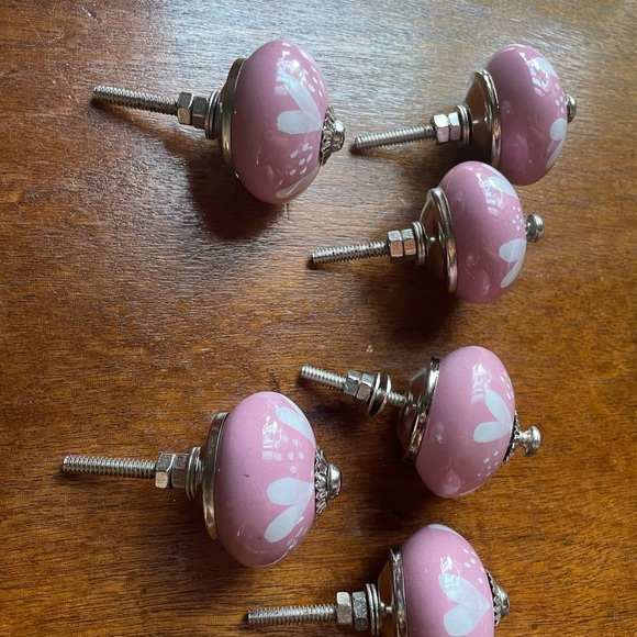 Set of 6 Hand painted pink and white Ceramic drawer cabinet pulls / knobs - Picture 4 of 7